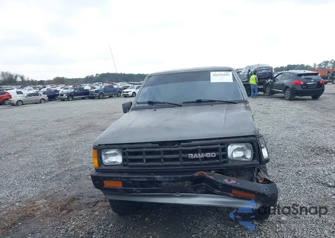 1987 Dodge Ram 50 z USA, uszkodzony, nr VIN JB7FM24E2HP098452